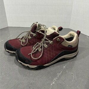 Oboz size 8 women’s hiking trail shoes